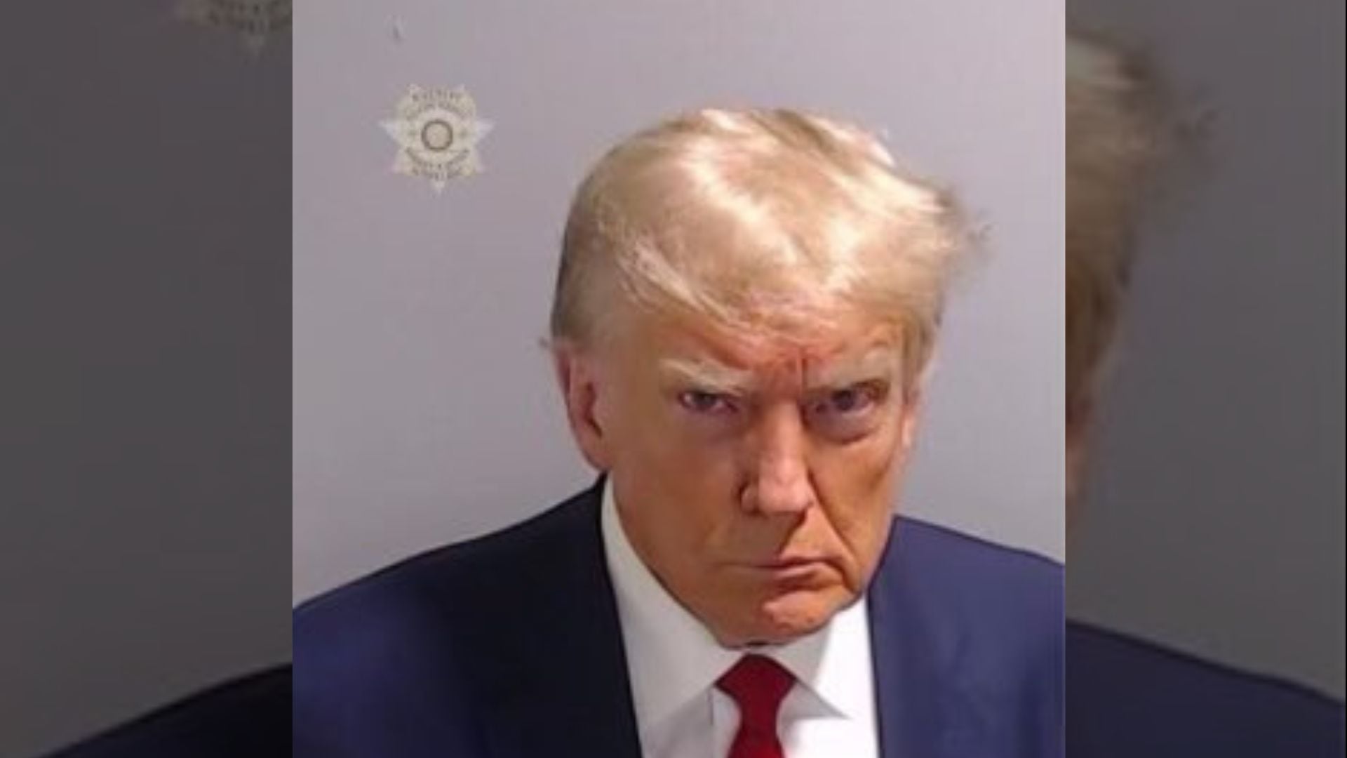 Circula en redes sociales la foto de Donald Trump al momento de ser fichado en la cárcel de Fulton.