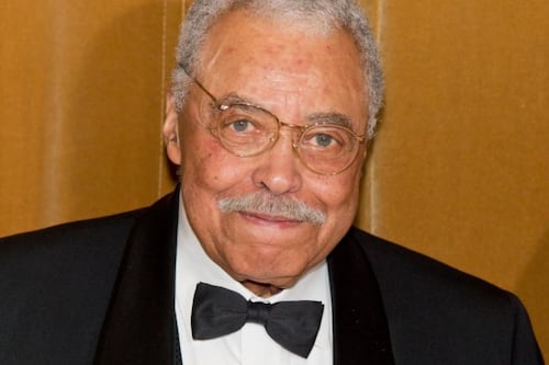 Fallece el actor James Earl Jones, quien dio voz a Darth Vader