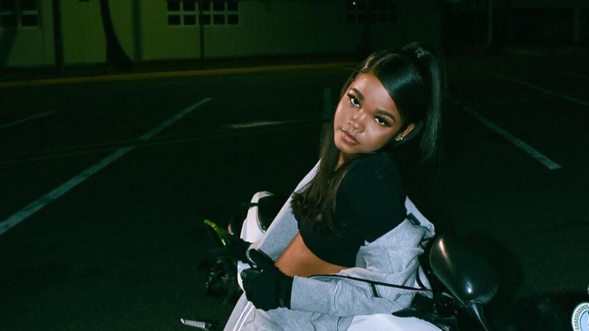 Lismar en una motocicleta