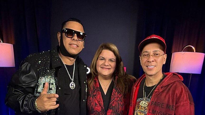 Gobernadora retoma su podcast para entrevistar a Baby Rasta y Gringo