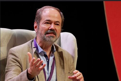 “Técnicamente, la mayoría de nosotros ya somos sustituibles”: La cruda crítica del escritor Juan Villoro sobre la IA