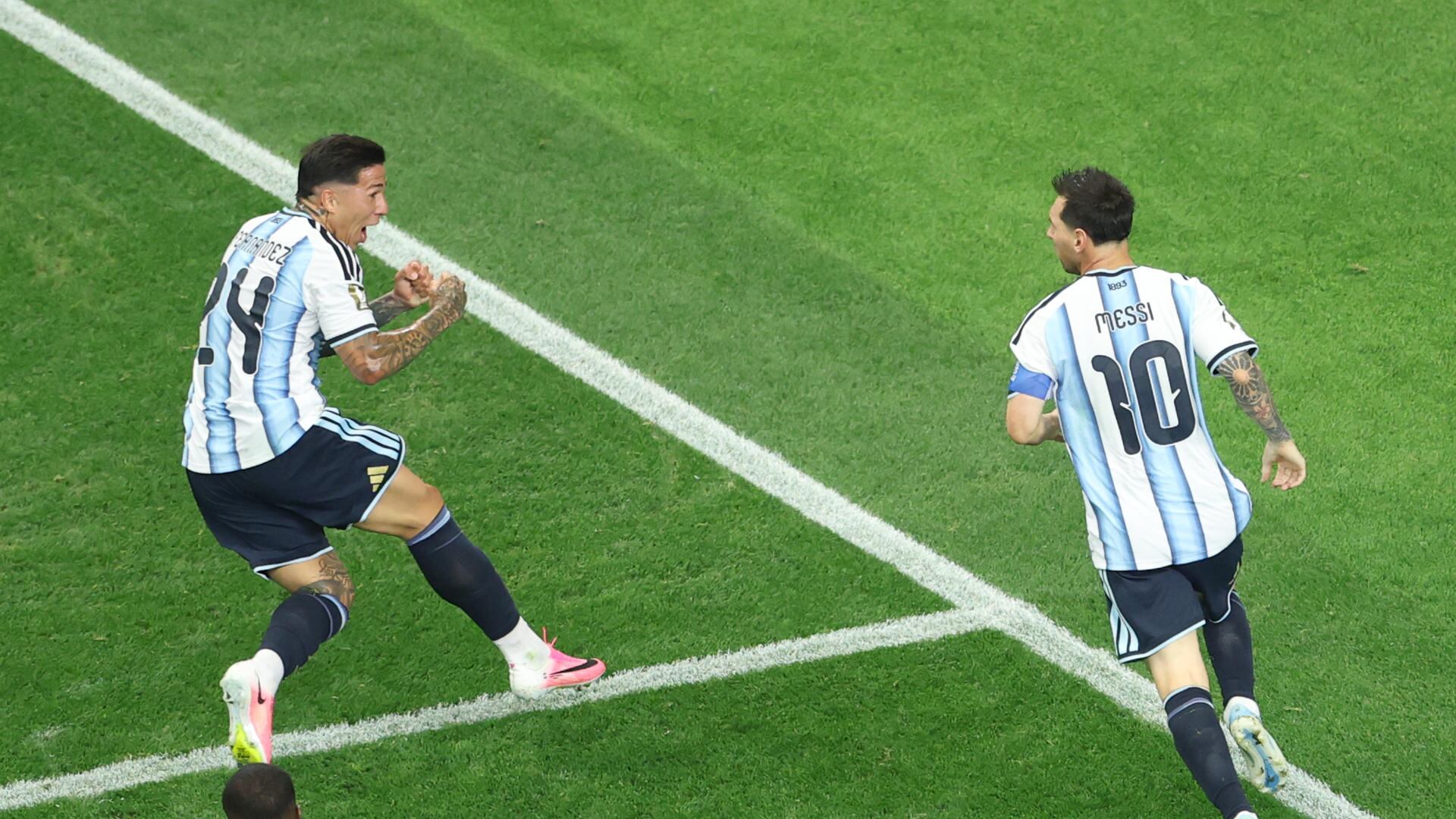 2-0. Messi agranda su leyenda y Argentina reserva plaza en dieciseisavos
