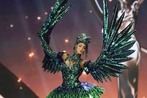 Miss Universe 2025: Zashely Alicea deslumbra en puntillas con su fantasía de “El zumbador de Puerto Rico”