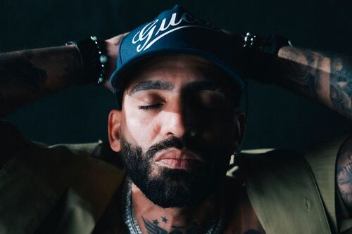 Arcángel estrena “Sr. Santos II: Sueños de Grandeza” que incluye colaboraciones con los mejores del género