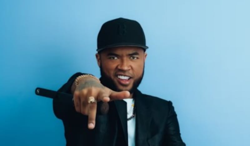 Foto de DJ Dever y dos miembros de su equipo siguen desaparecidos.