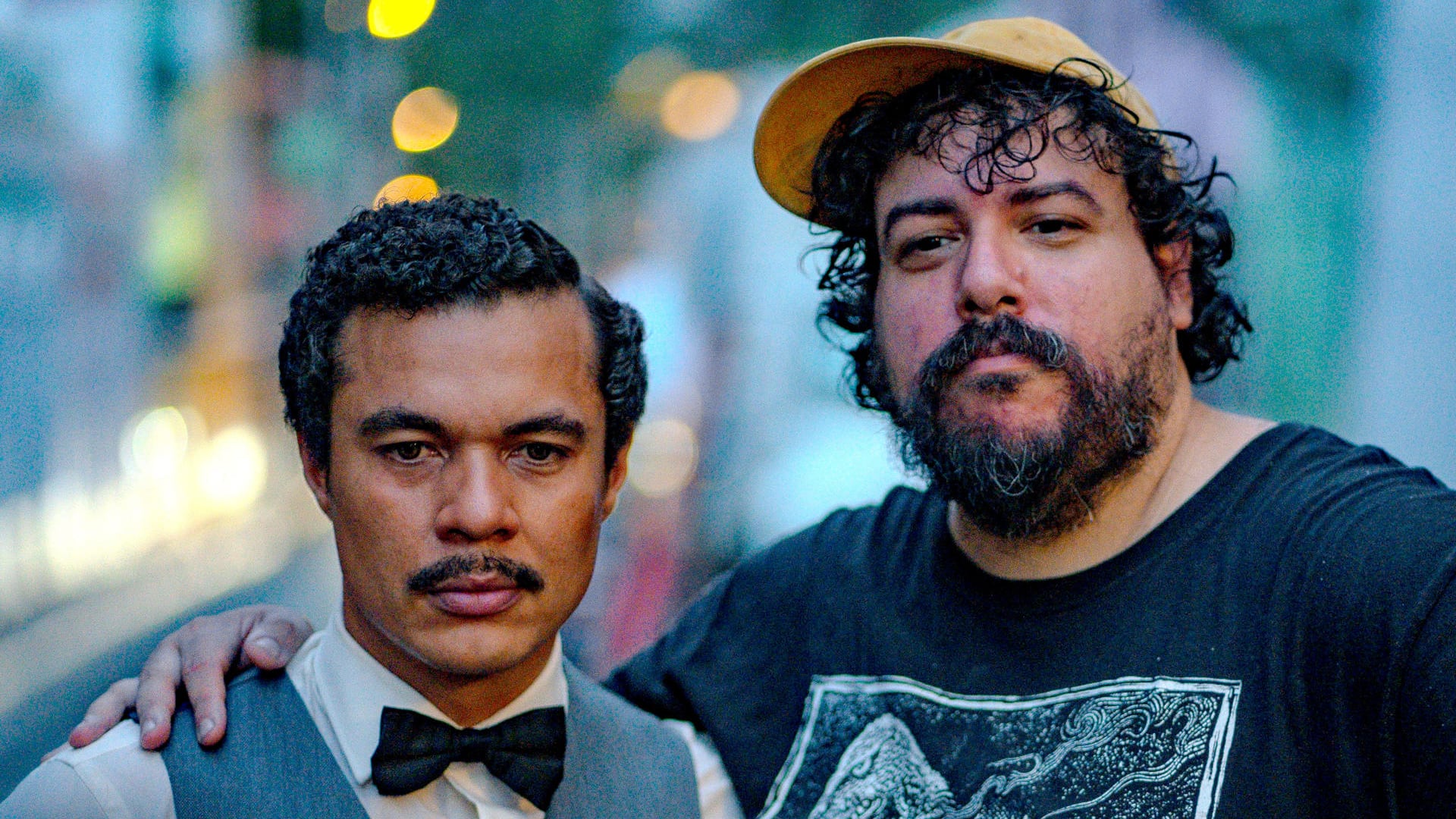 Fotografía cedida por Mikey Cordero donde aparece Ismael Cruz (i) quien representa a Pedro Albizu Campos en el cortometraje 'Mataron a Pedro' posando con el director Kristian Mercado (d), durante el rodaje de la cinta. El cortometraje 'Mataron a Pedro', que se presenta este jueves en Los Angeles Latino Film Festival, rememora la figura de Pedro Albizu Campos, el líder del Partido Nacionalista de Puerto Rico que estuvo preso más de 25 años por luchar por la soberanía de su isla natal e intentar liberarla del "coloniaje" de Estados Unidos. EFE/Mikey Cordero