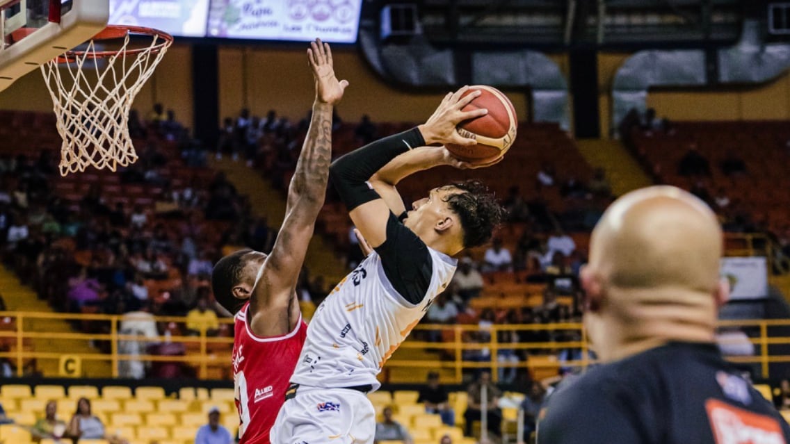 Los Capitanes de Arecibo vencieron a los Gigantes de Carolina.