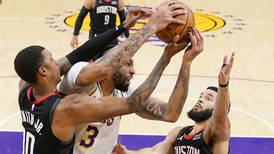 Anthony Davis aporta doble doble en la victoria de los Lakers sobre Houston 